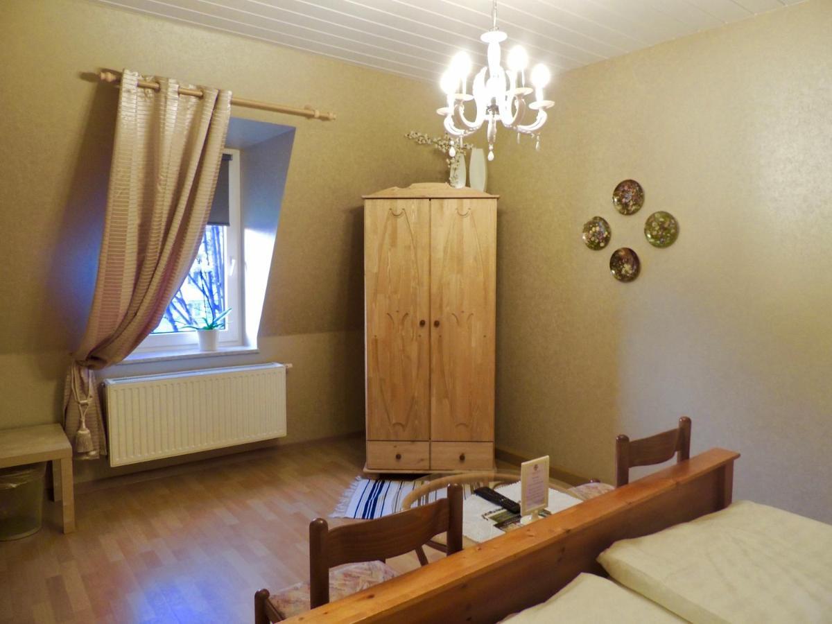Zu Den Linden - Radebeul Pension Mit Restaurant Экстерьер фото
