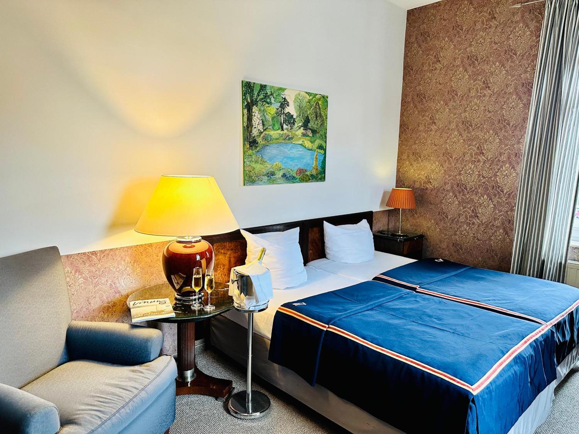 Zu Den Linden - Radebeul Pension Mit Restaurant Экстерьер фото