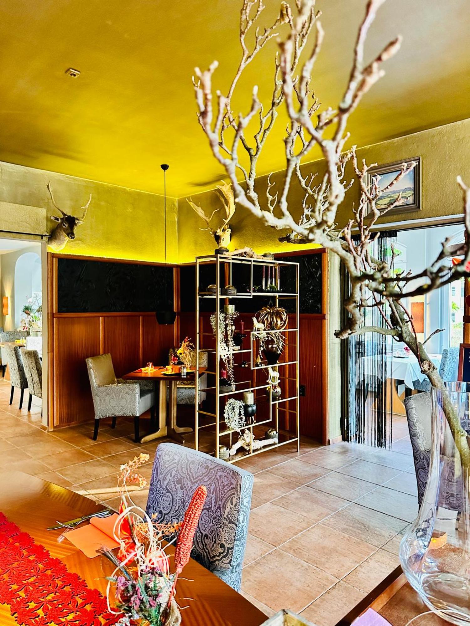 Zu Den Linden - Radebeul Pension Mit Restaurant Экстерьер фото