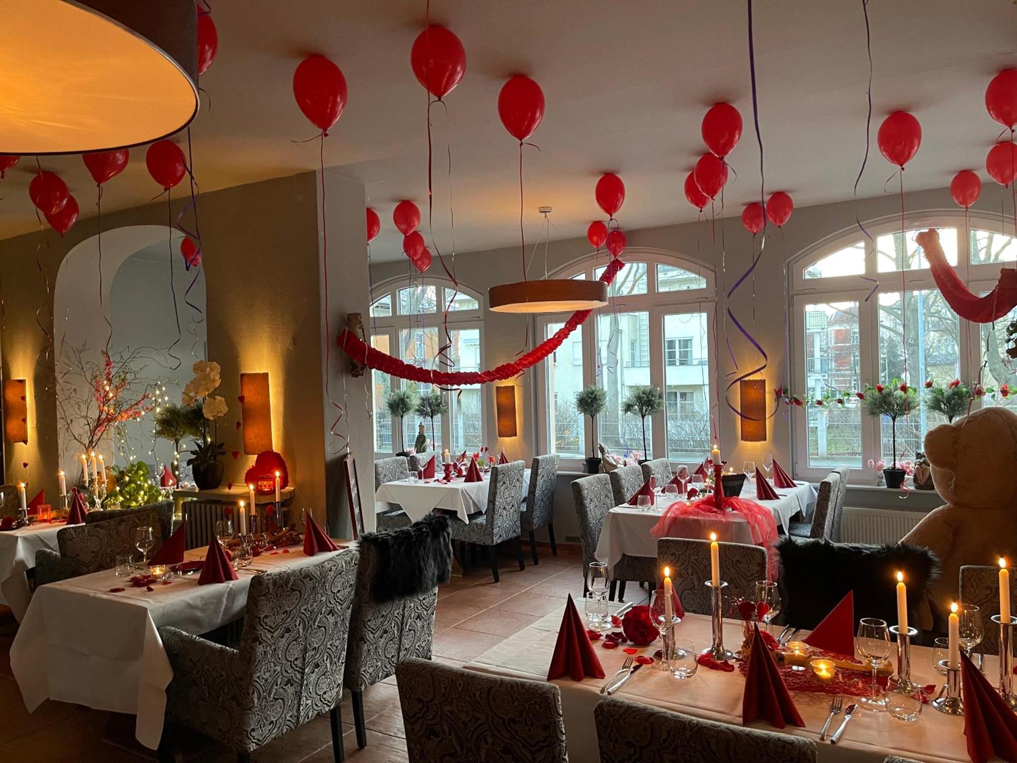 Zu Den Linden - Radebeul Pension Mit Restaurant Экстерьер фото