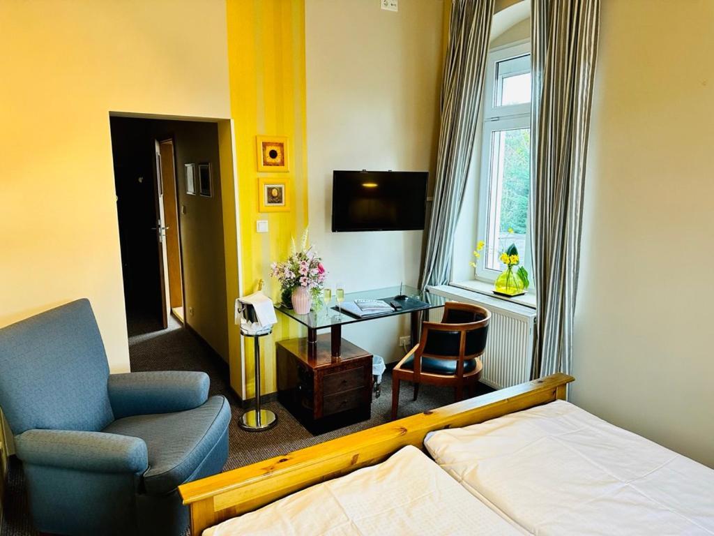 Zu Den Linden - Radebeul Pension Mit Restaurant Экстерьер фото